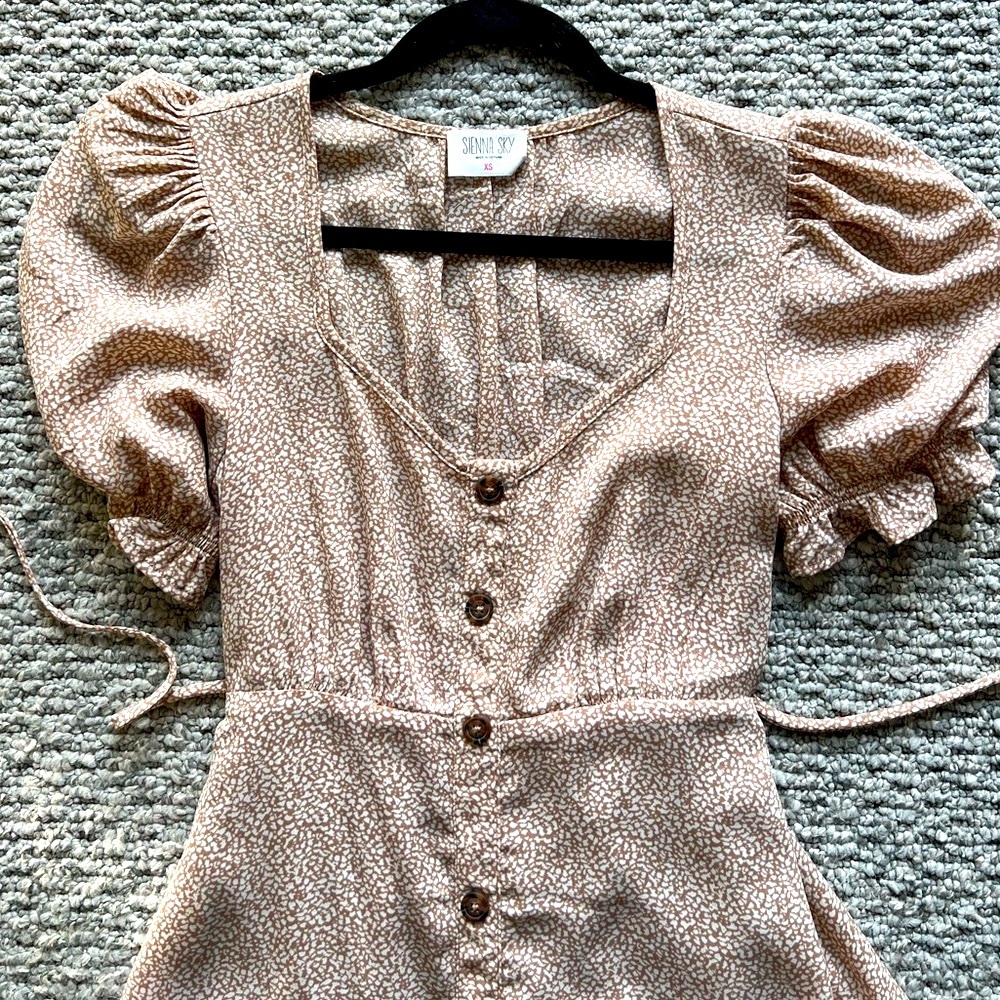 ๐4X$50 Light 3/4 A flare dress touched short sleeves Brown Floral - Picture 2 of 6